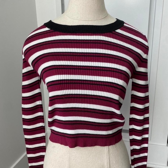 Sweaters - Long sleeve Red White Black Ribbed Striped Sweater Crewneck Size Medium 1305